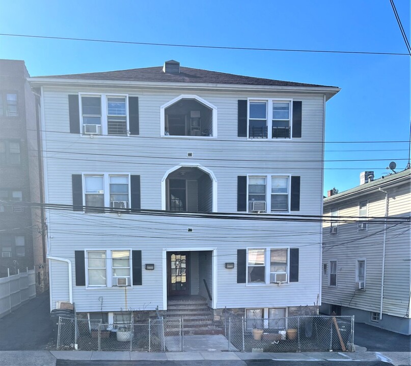 19 Odell Ave in White Plains, NY - Building Photo