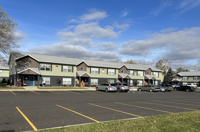 Emerald Pointe Apartments in South Bend, IN - Building Photo - Building Photo