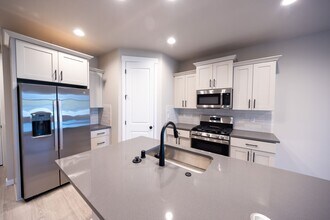 18403 NE 43rd Pl in Vancouver, WA - Building Photo - Building Photo