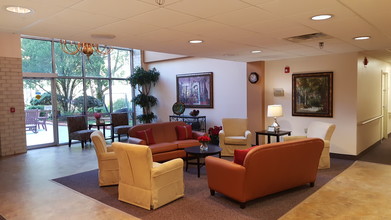 Sundale Manor Apartments in Jacksonville, FL - Building Photo - Building Photo