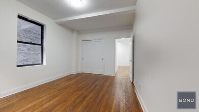 25 W 68th St in New York, NY - Building Photo - Building Photo