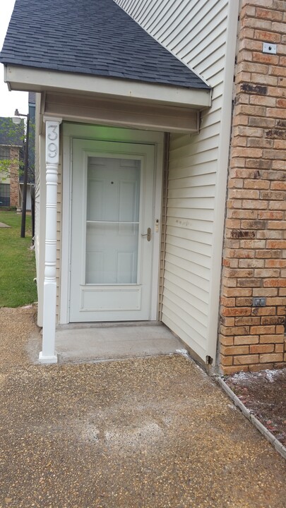 964 Winter Garden Dr in Shreveport, LA - Foto de edificio