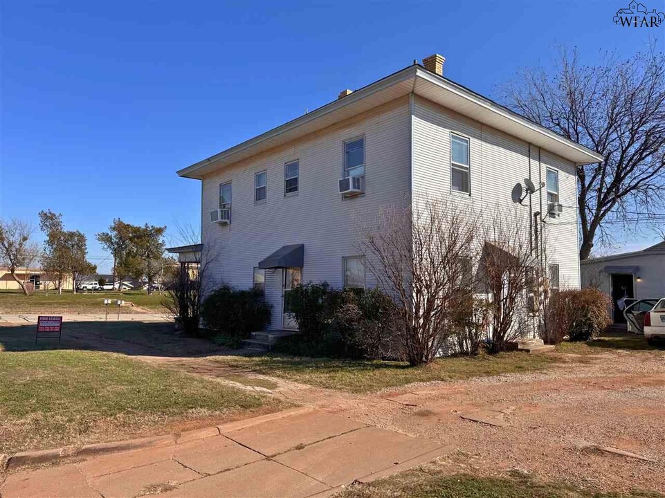 1100 Burnett St in Wichita Falls, TX - Building Photo