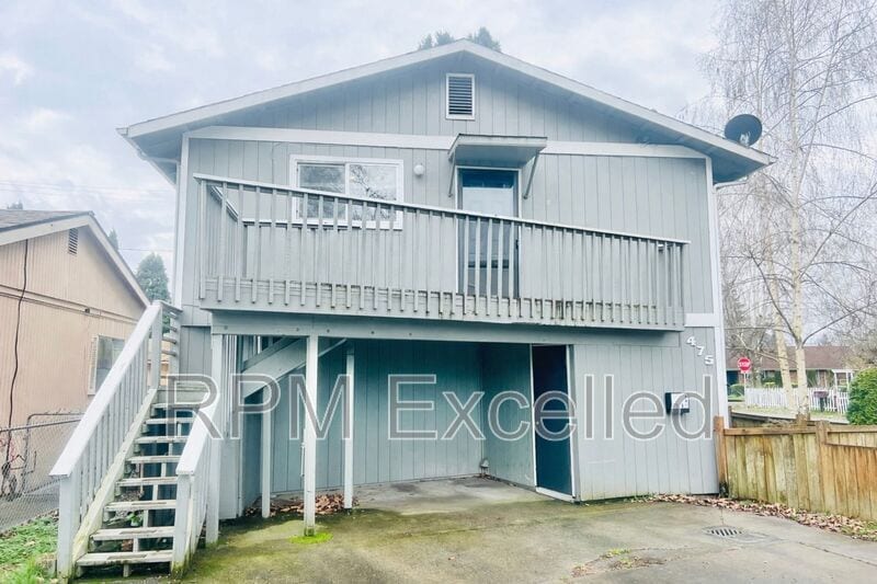 475 Houser Way S in Renton, WA - Building Photo