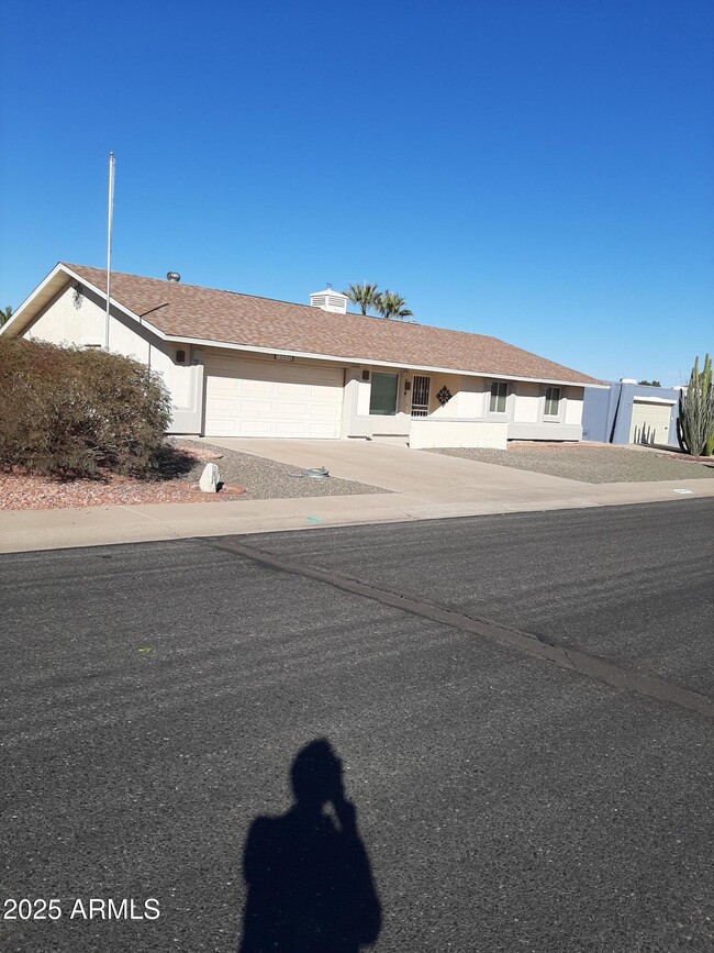 10226 W Gulf Hills Dr in Sun City, AZ - Building Photo - Building Photo