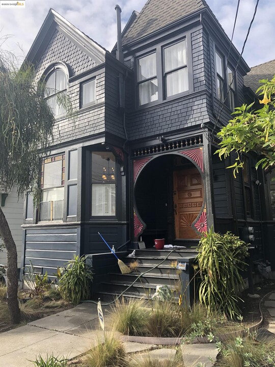 2217 9th Ave in Oakland, CA - Building Photo