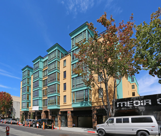 Addison Arts Apartments in Berkeley, CA - Foto de edificio - Building Photo