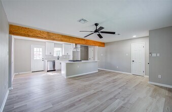 411 Oaklawn St in League City, TX - Building Photo - Building Photo