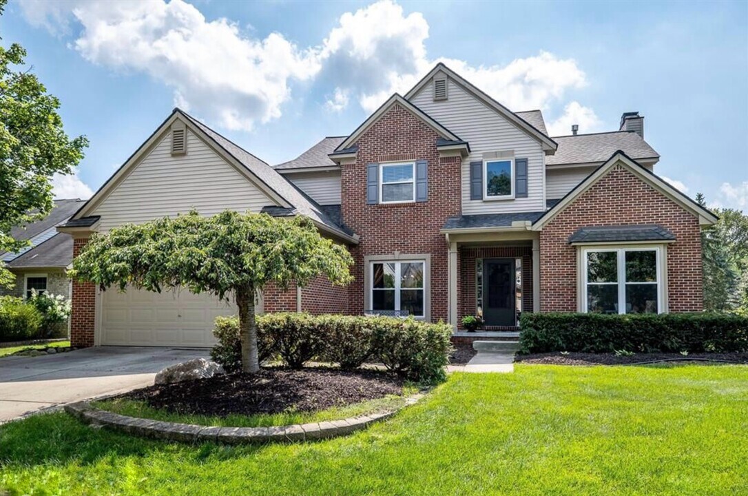 1760 Dogwood Trl in Commerce Township, MI - Foto de edificio