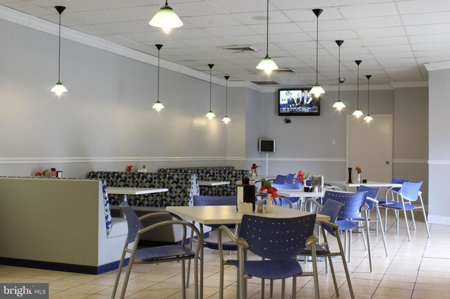 205 Yoakum Pkwy-Unit -321 in Alexandria, VA - Building Photo - Building Photo