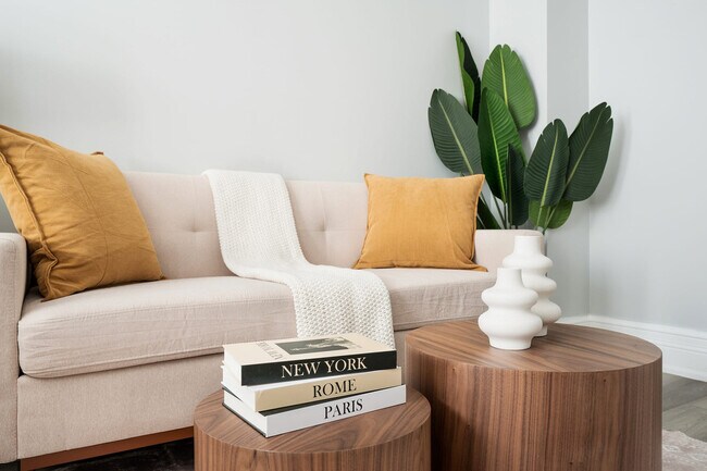 238 W 73rd St in New York, NY - Building Photo - Building Photo