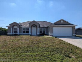 1502 SW 43rd Ln in Cape Coral, FL - Building Photo
