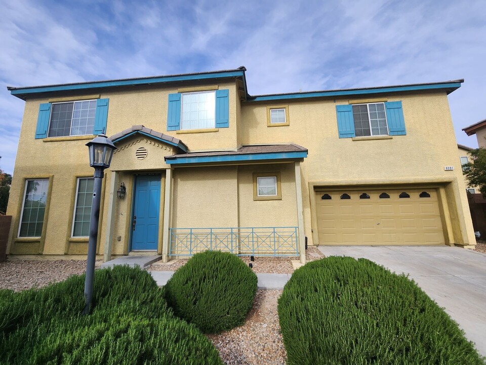 8091 Retriever Ave in Las Vegas, NV - Building Photo