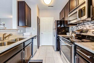 Grande Reserve at Geist in Indianapolis, IN - Building Photo