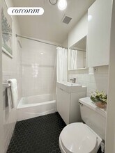 16 W 95th St in New York, NY - Building Photo - Building Photo