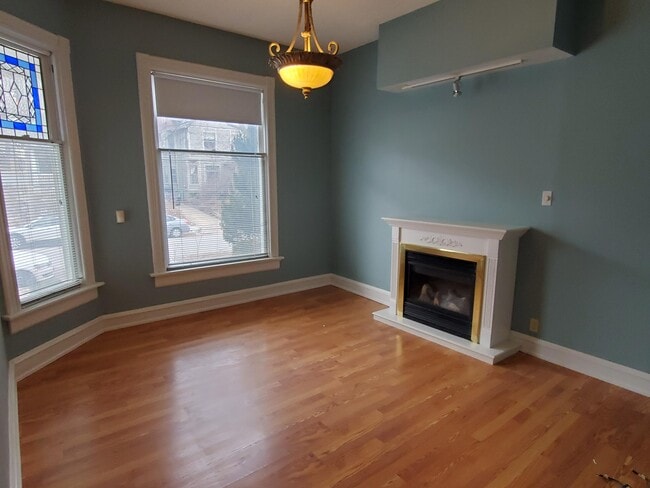 2054 N Cambridge Ave in Milwaukee, WI - Building Photo - Building Photo