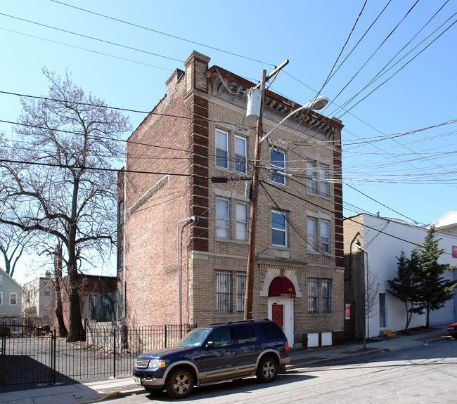 166 Pierson St in Orange, NJ - Foto de edificio - Building Photo