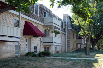 Malabu Terrace Condominiums in Lexington, KY - Building Photo - Building Photo