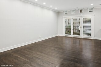 123 W Oak St in Chicago, IL - Building Photo - Building Photo