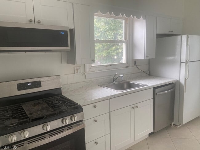 35 Coe Ave in Hillside, NJ - Building Photo - Building Photo