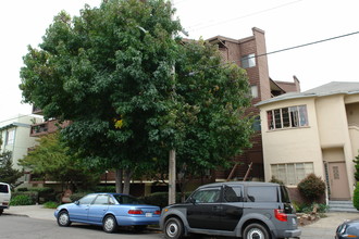 295 Lenox Ave in Oakland, CA - Building Photo - Building Photo