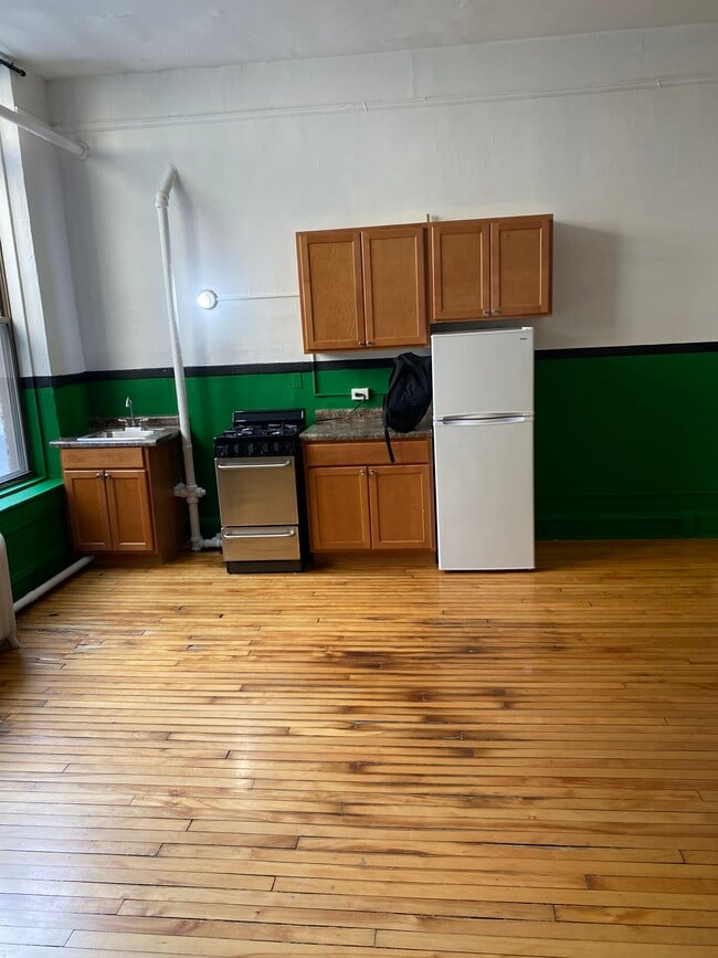 245 W North Ave, Unit 109