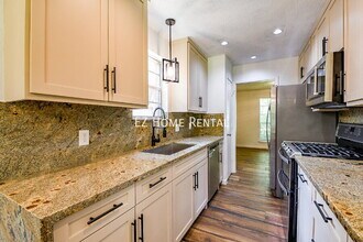 25003 Spring Creek Dr in Spring, TX - Building Photo - Building Photo