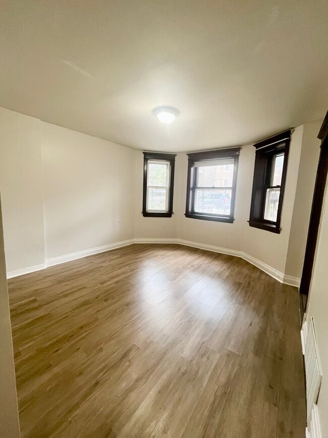 2421 S Drake Ave in Chicago, IL - Building Photo - Building Photo