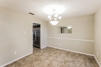 1830 E Kirnwood Dr in Dallas, TX - Foto de edificio - Building Photo