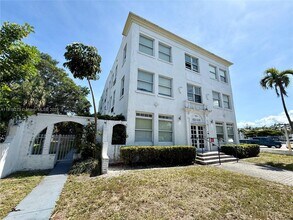 924 Marseille Dr in Miami Beach, FL - Building Photo - Building Photo
