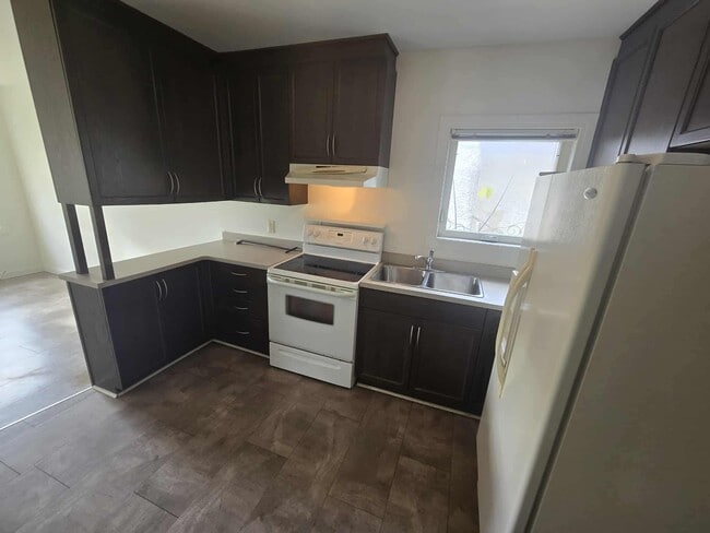 property at 1115 Redwood Ave