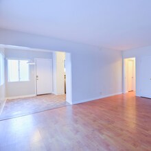 11137 Sherman Way in Los Angeles, CA - Building Photo - Building Photo