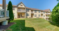 3881 E Barrington Dr, Unit Apartment F in Bloomington, IN - Building Photo - Building Photo