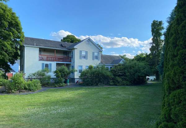 223 Old Mill Rd, Unit Apt 1 in Shrewsbury, MA - Building Photo