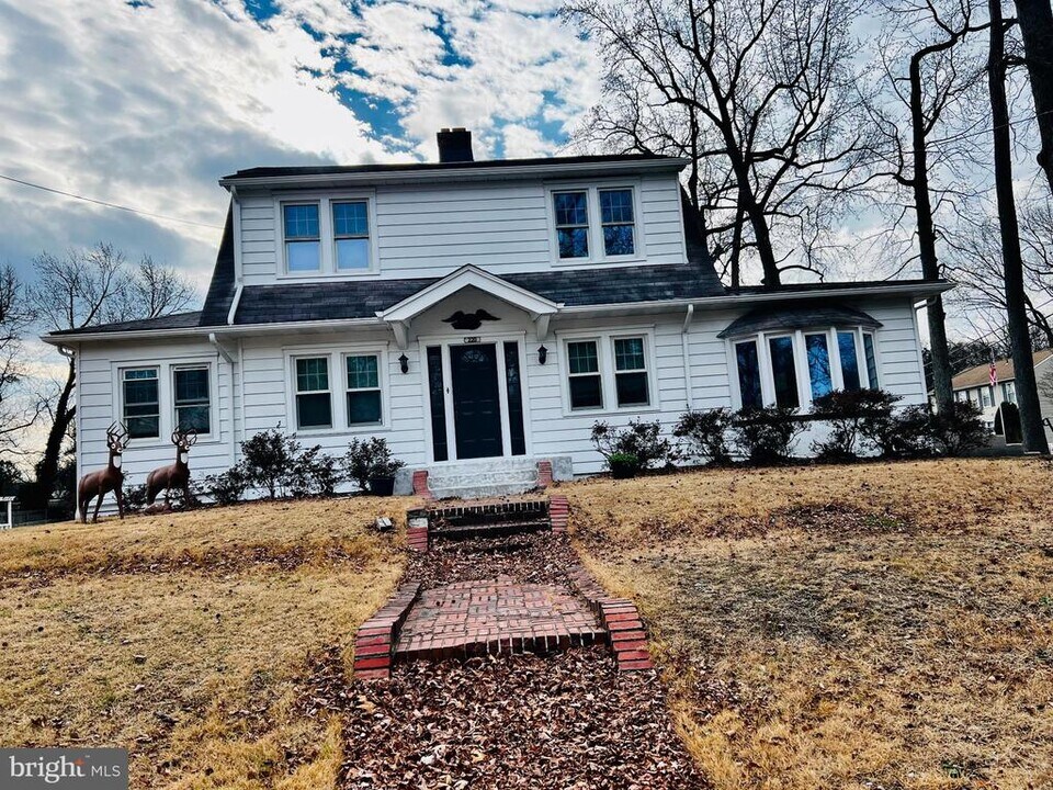 222 Berlin Rd N in Lindenwold, NJ - Foto de edificio