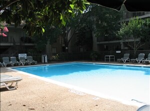 Live Oak Bend in Houston, TX - Building Photo