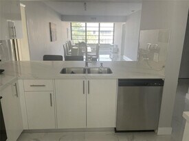 1721 Whitehall Dr in Davie, FL - Building Photo