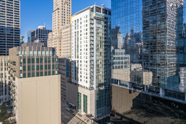Avenue East in Chicago, IL - Building Photo - Building Photo