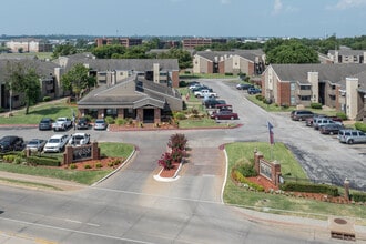 Bristol Park Apartments in Tulsa, OK - Foto de edificio - Building Photo