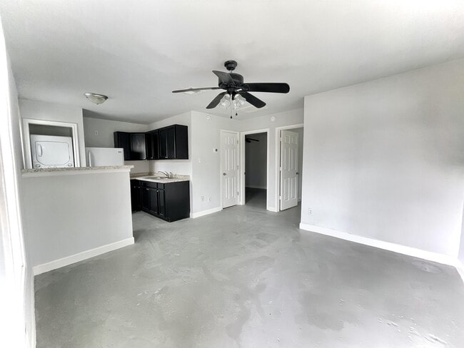 107 Davis St in Bryan, TX - Building Photo - Building Photo