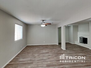 5723 Deer Valley Dr in Las Vegas, NV - Building Photo - Building Photo