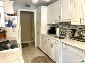 576 Heritage Vlg in Southbury, CT - Building Photo - Building Photo