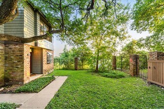 7122 Wood Hollow Dr in Austin, TX - Building Photo - Building Photo