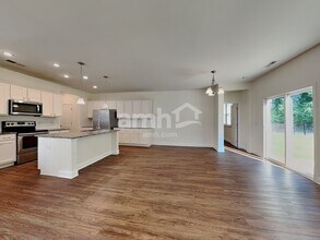 124 Gregory Dr in Clayton, NC - Building Photo - Building Photo
