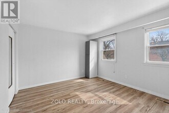 20 Bridesburg Dr in Toronto, ON - Building Photo - Building Photo