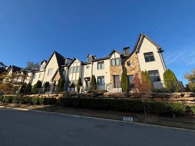 962 Lennox Blvd in Vestavia Hills, AL - Building Photo - Building Photo