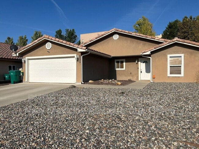 6025 Arroyo Dr in Farmington, NM - Foto de edificio - Building Photo
