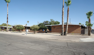 PJ's Craycroft Apartments in Tucson, AZ - Building Photo - Building Photo