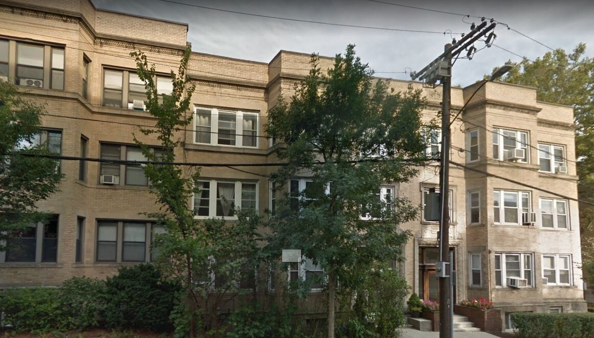 211 Saint Paul St, Unit 5 in Brookline, MA - Building Photo