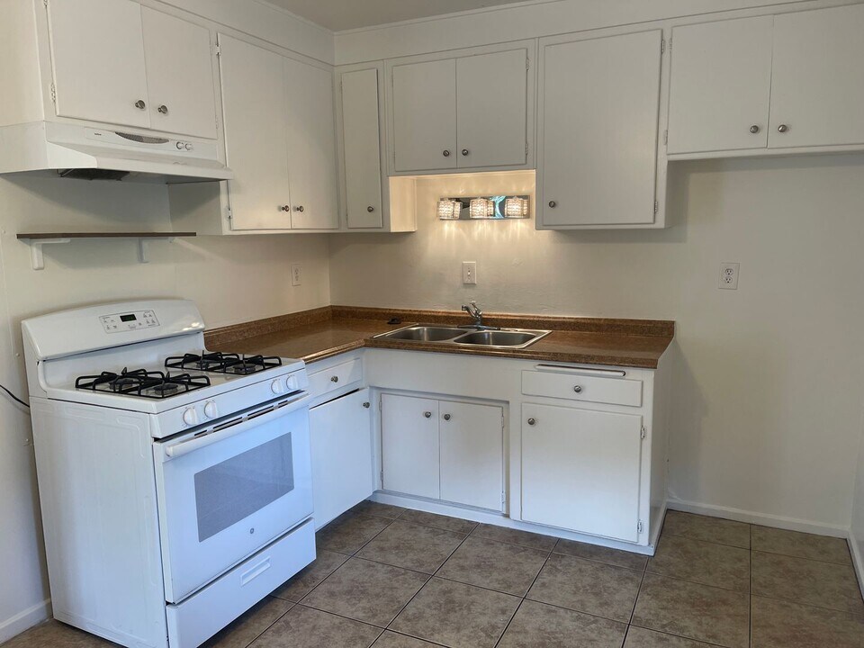 189 E 10th St-Unit -187 E. 10th St. in Beaumont, CA - Building Photo